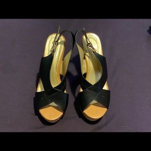 Makers size 7.5 black wedges